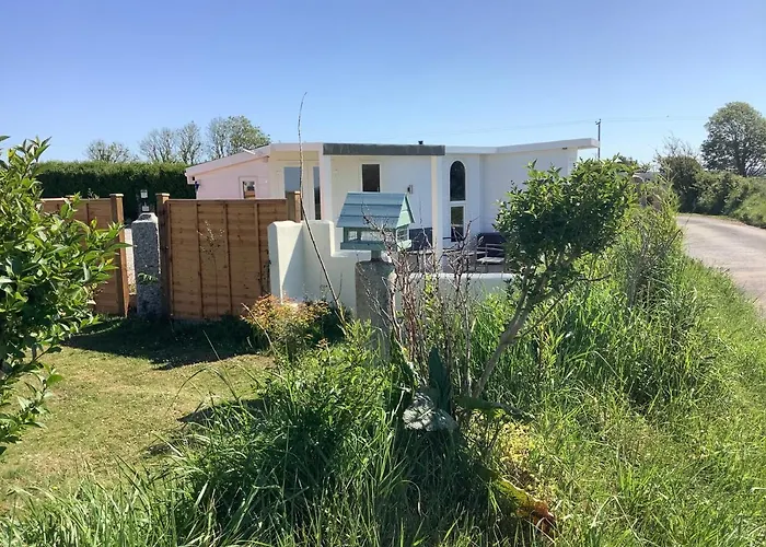 Cosy Cabin For Two With Country Side Views, Near Kingsbridge